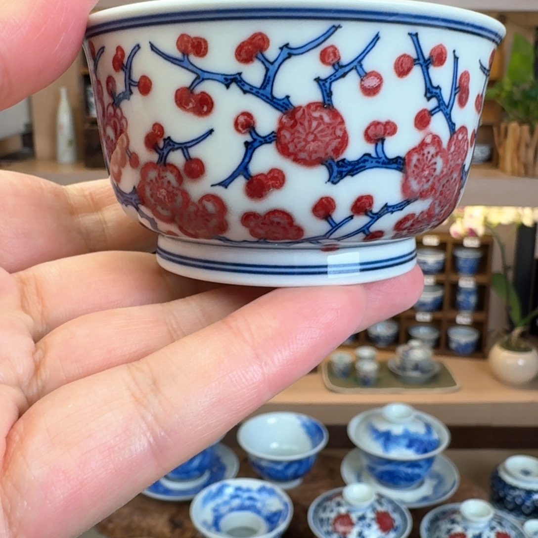 岚望月御品手绘青花釉里红梅花主人杯