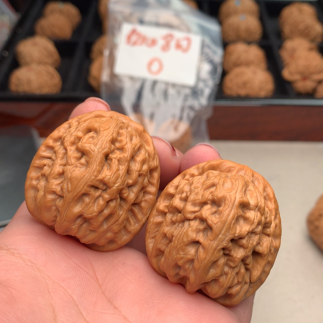 文玩核桃把件王***?40红锦鲤………..