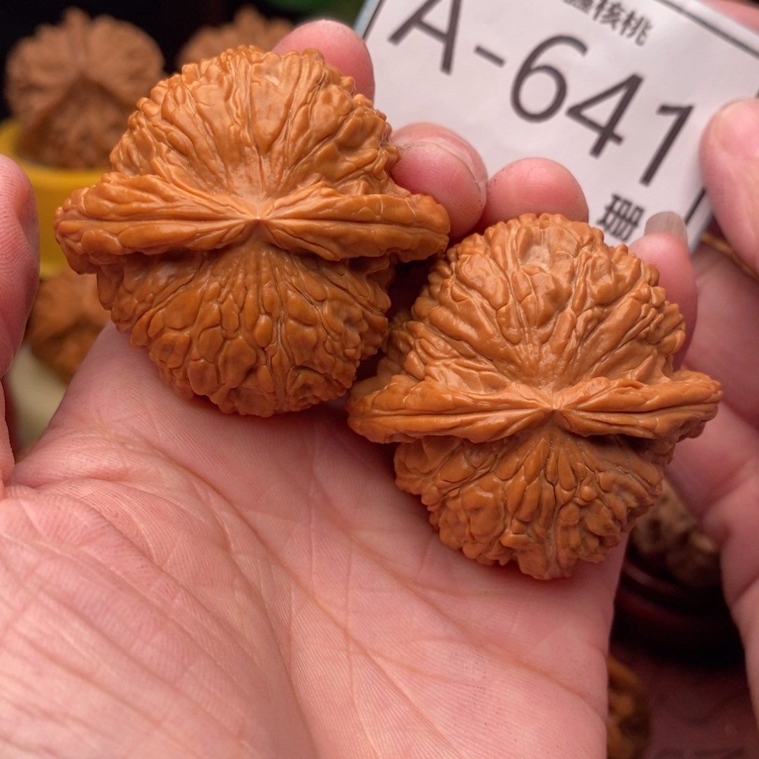 文玩核桃把件闷白44