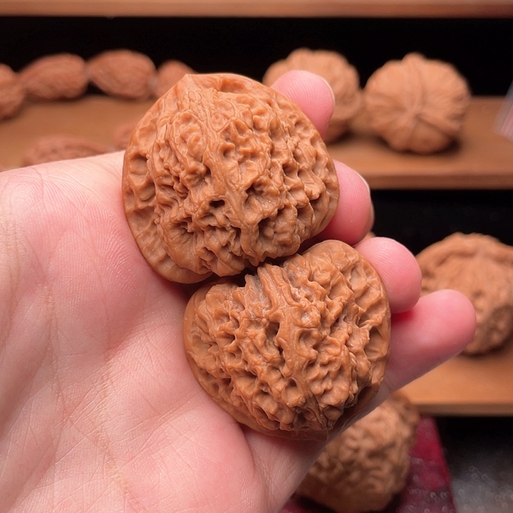 吊坠文玩核桃39毕业红皮正三角南疆石40克0克差