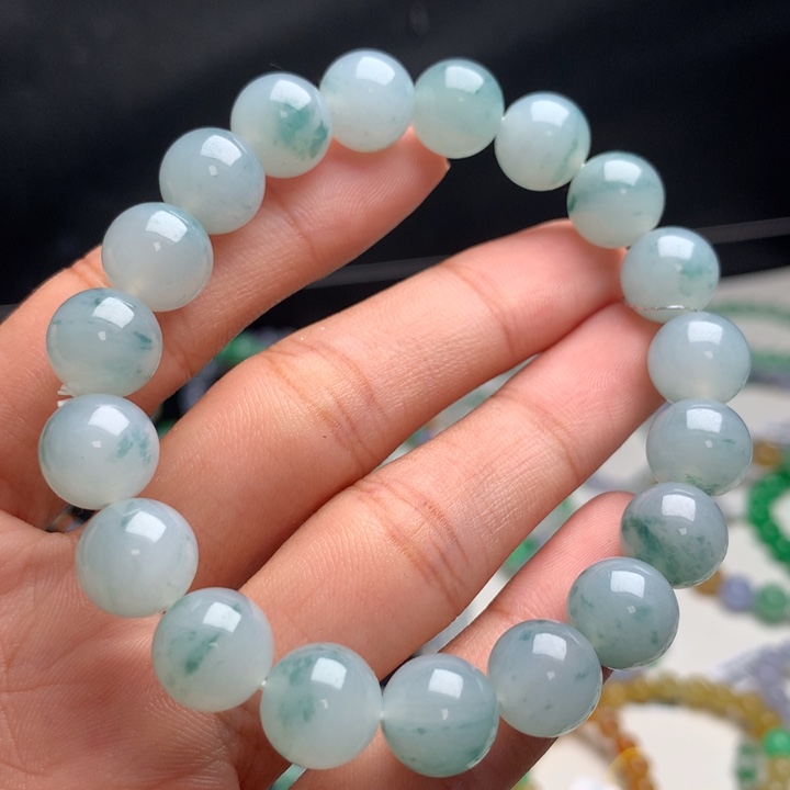 翡翠手镯未镶嵌卡