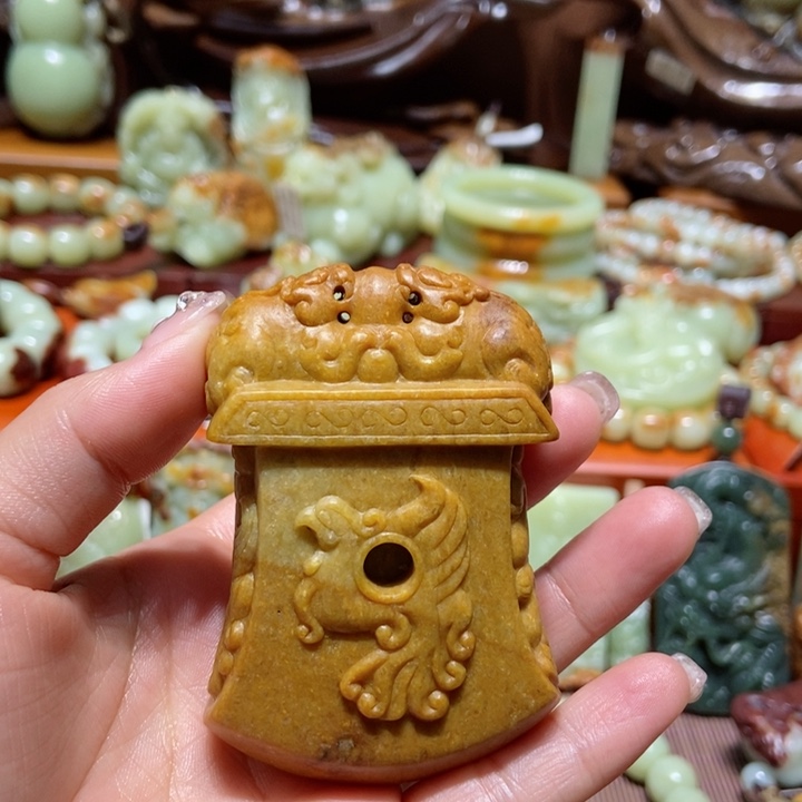 岫岩河磨玉（透闪石质玉）把件未镶嵌