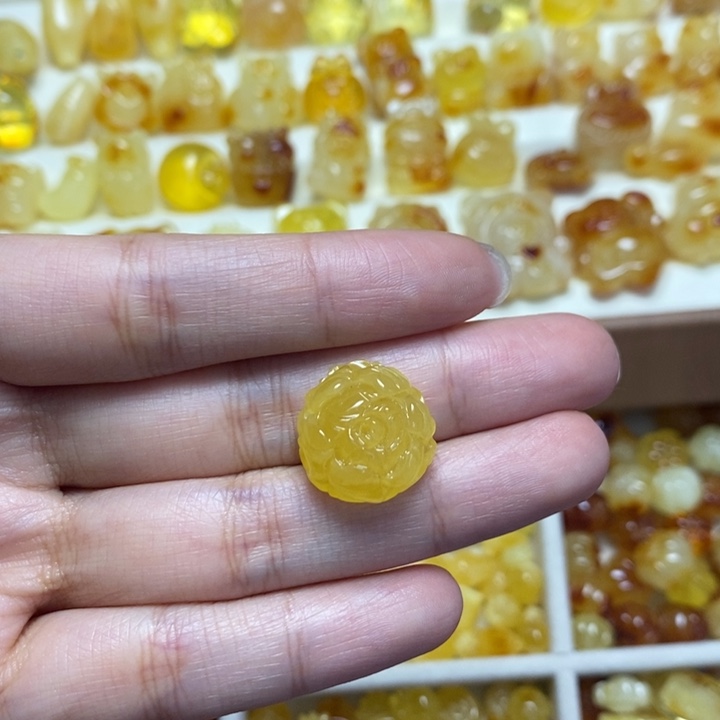琥珀未镶嵌裸石牡丹花