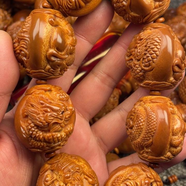 橄榄核吊坠横**军橄榄核手持