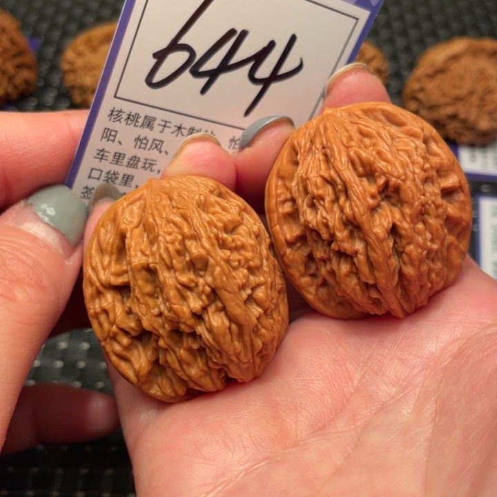 文玩核桃吊坠38虎头644