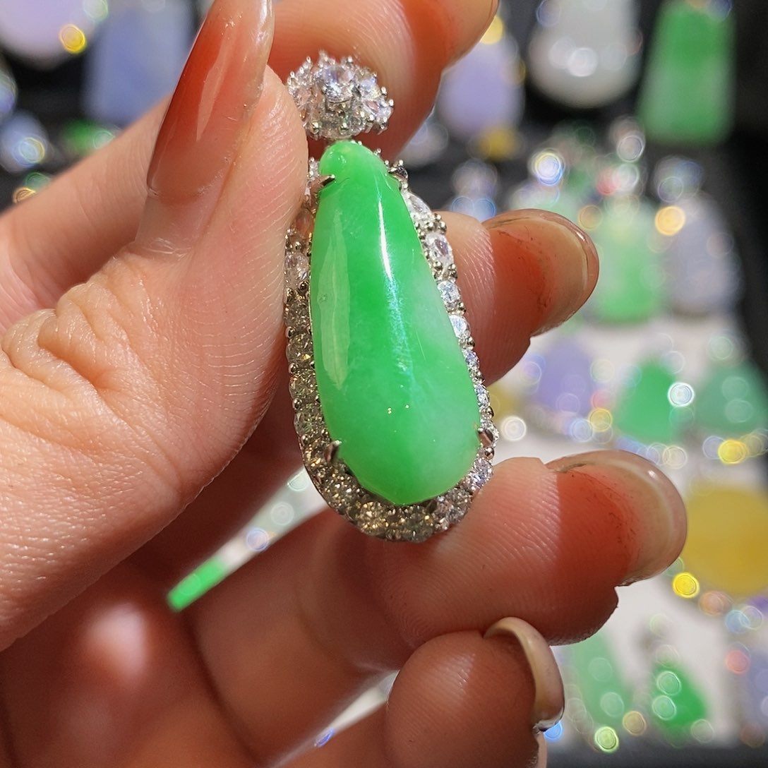 翡翠颈饰银S925镶嵌天然翡翠