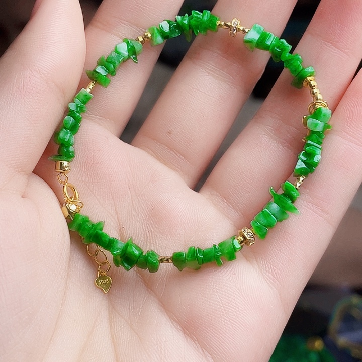 翡翠未镶嵌颈饰多样性