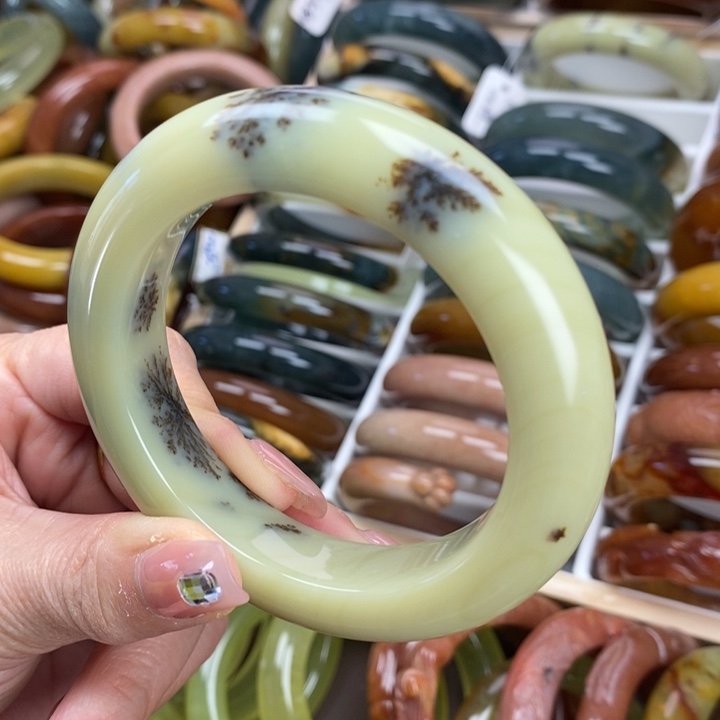 蛇纹石玉手镯未镶嵌56