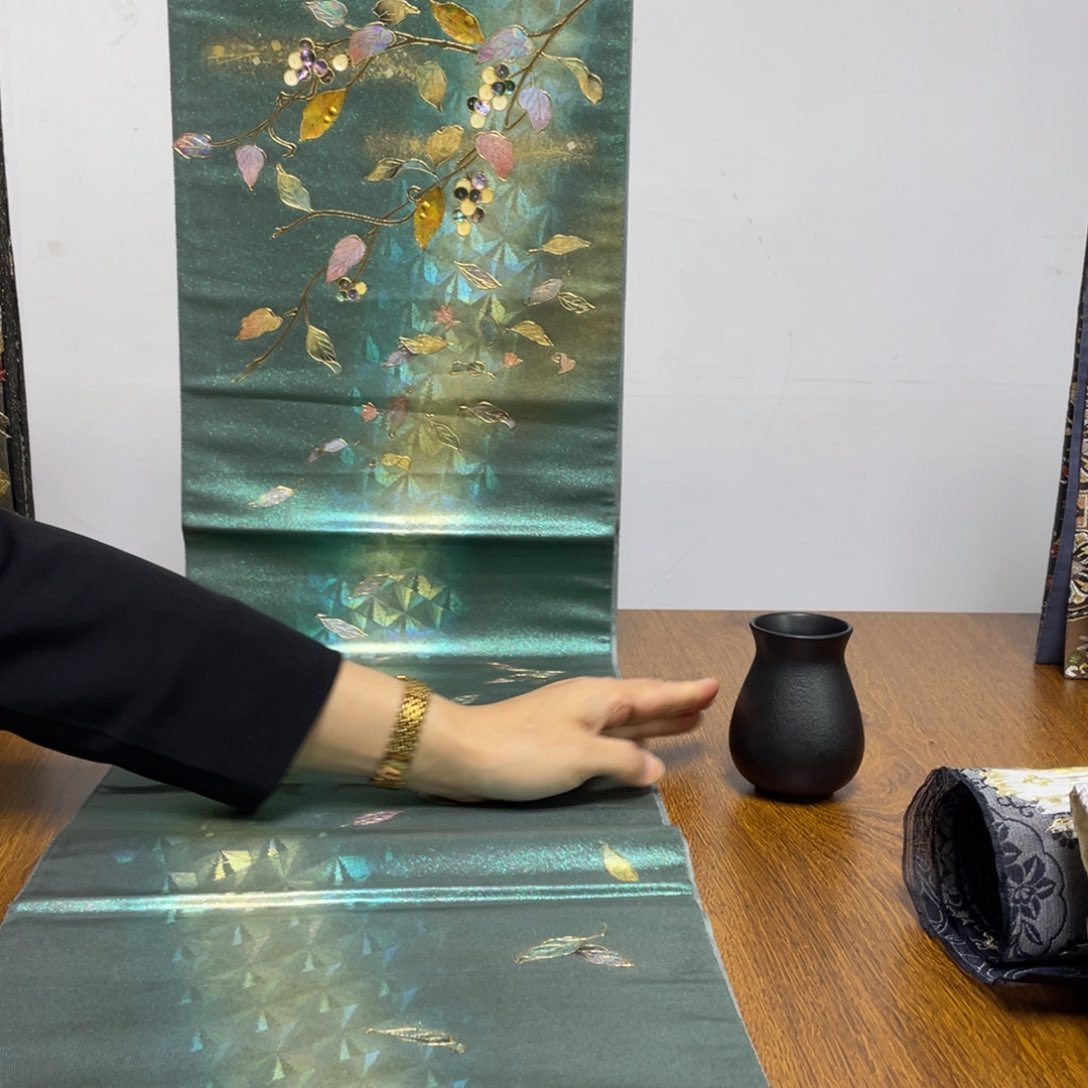 织绣织锦缎，织锦缎