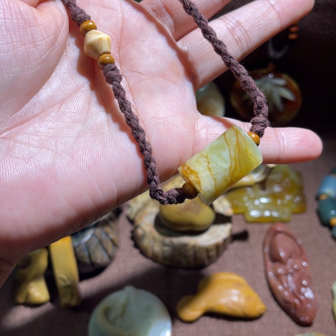 蛇纹石玉未镶嵌颈饰