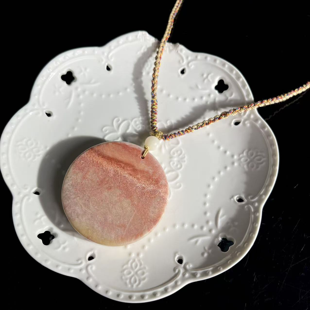 非金属树脂吊坠 【大鱼甄选】粉色圆牌编绳MF61多样性发其一