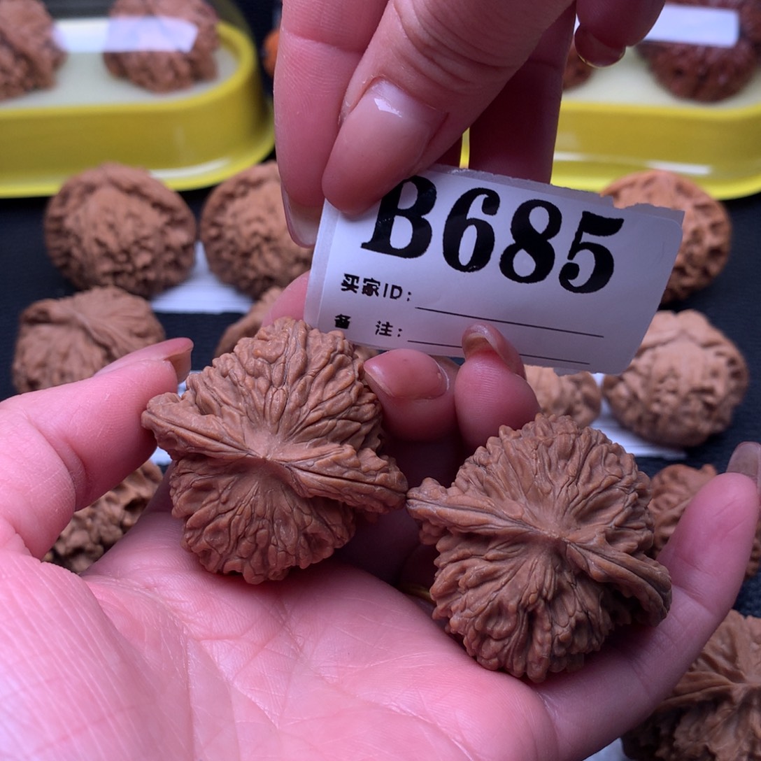 中***高文玩核桃吊坠四座楼685件链接42尺全