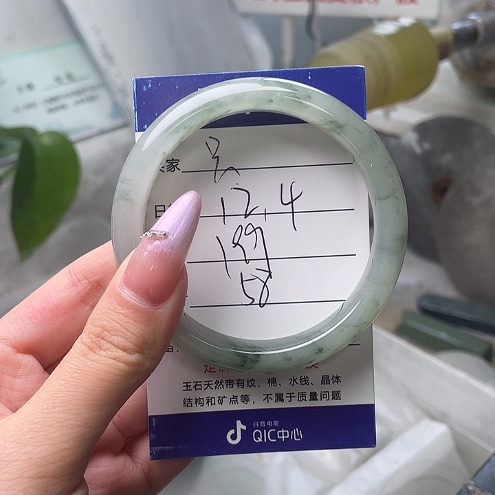 只***觉石英质玉未镶嵌手镯定制