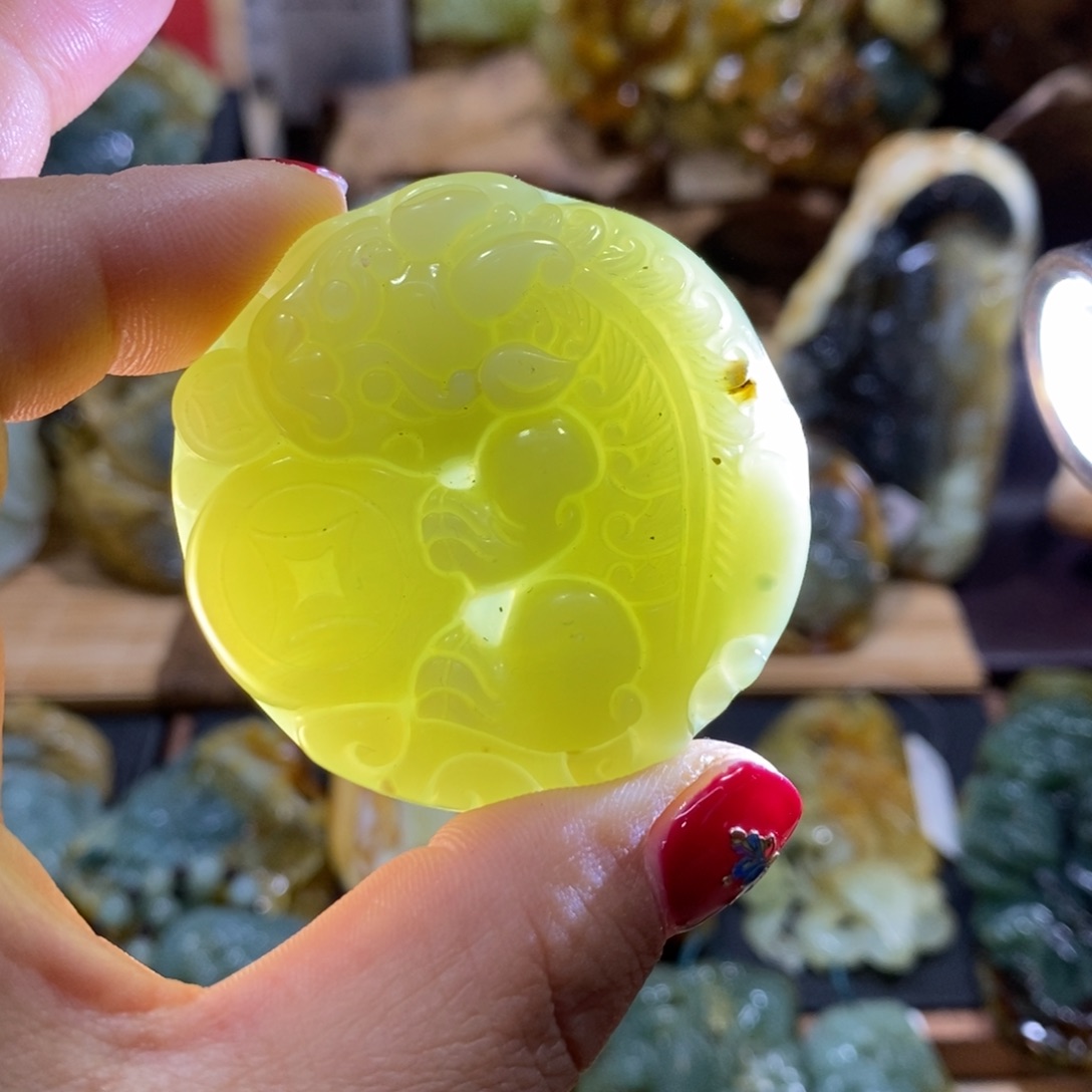 蛇纹石玉颈饰未镶嵌