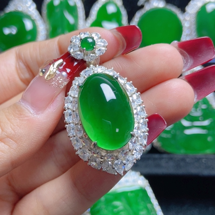 翡翠颈饰银S925镶嵌88。