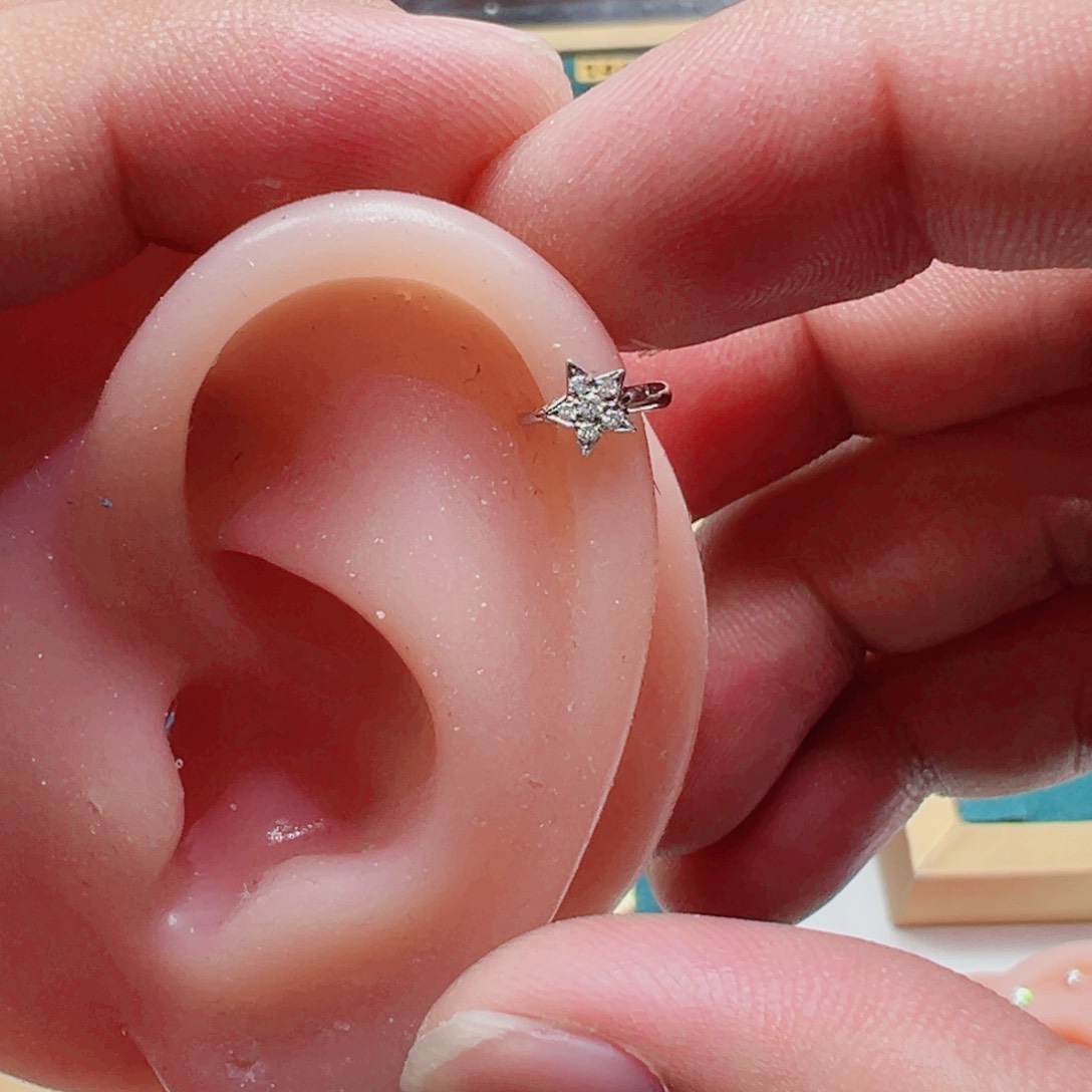 钻石耳饰18K金镶嵌更新耳骨扣6mmK白