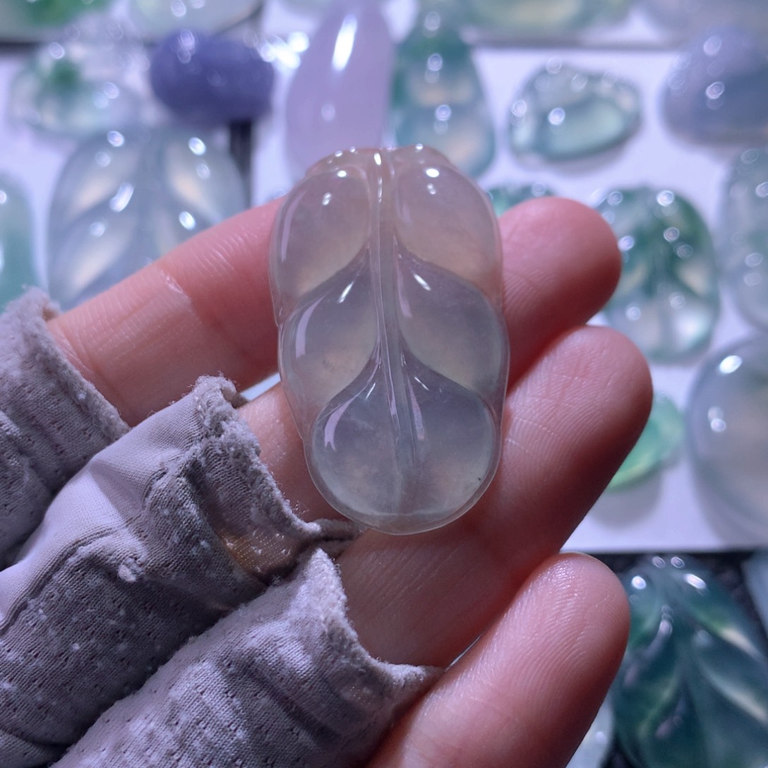 翡翠未镶嵌颈饰叶子