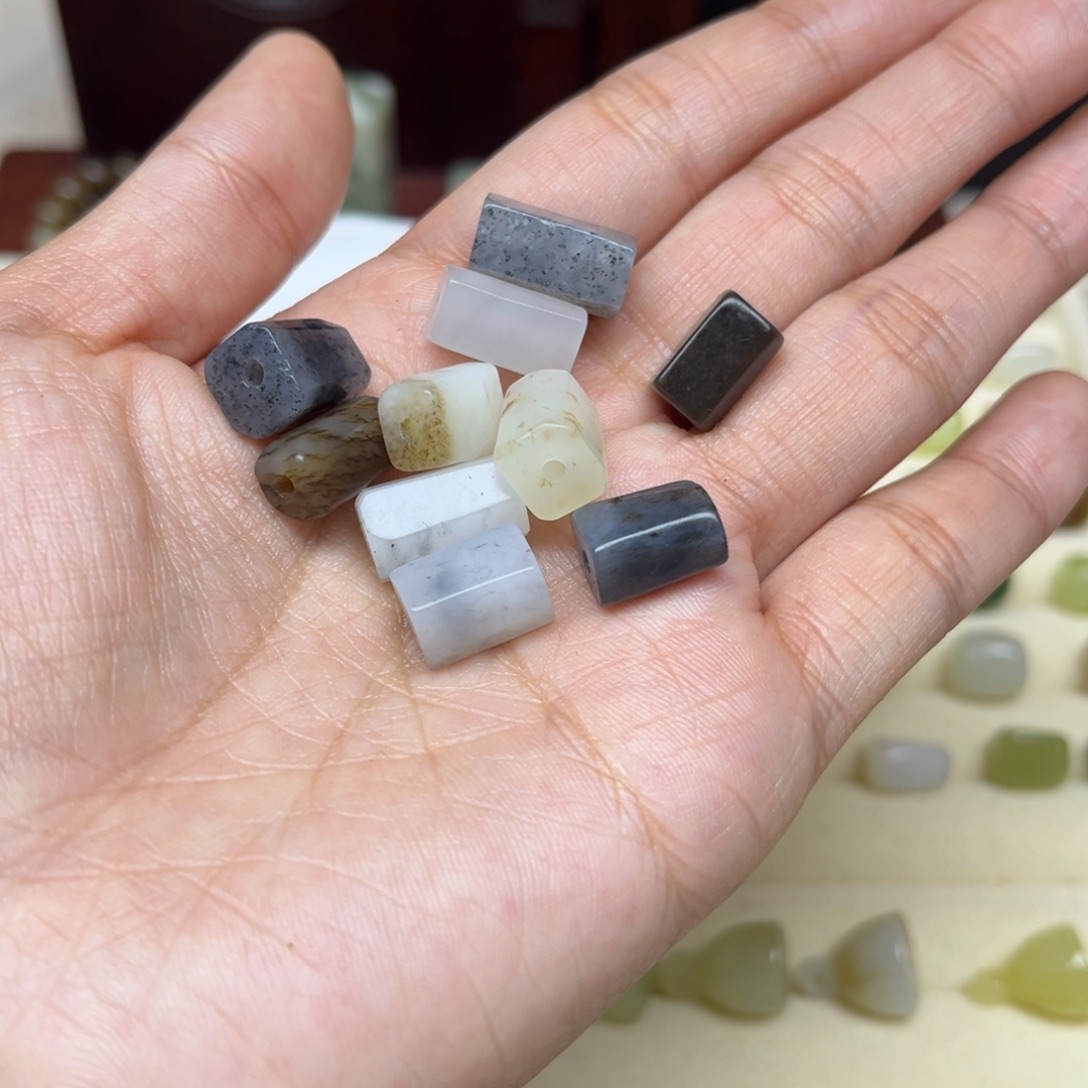 ****旎和田玉未镶嵌珠宝半成品