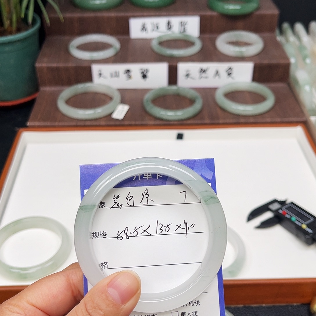 意****石英质玉（金丝玉）未镶嵌手镯