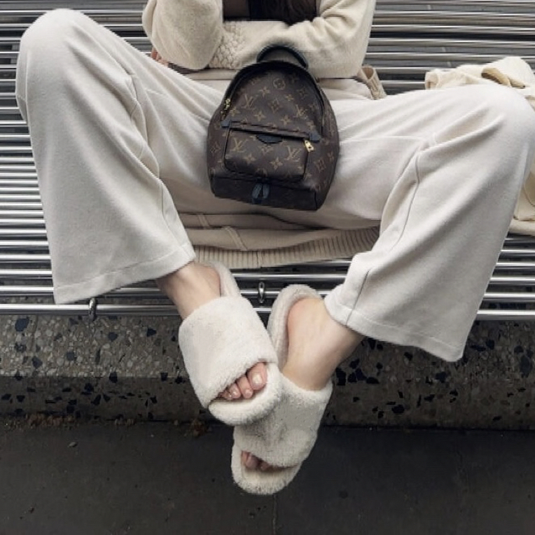 秋冬真皮毛毛拖鞋外穿皮毛一体羊羔毛纯羊毛厚底平跟防滑拖鞋加厚