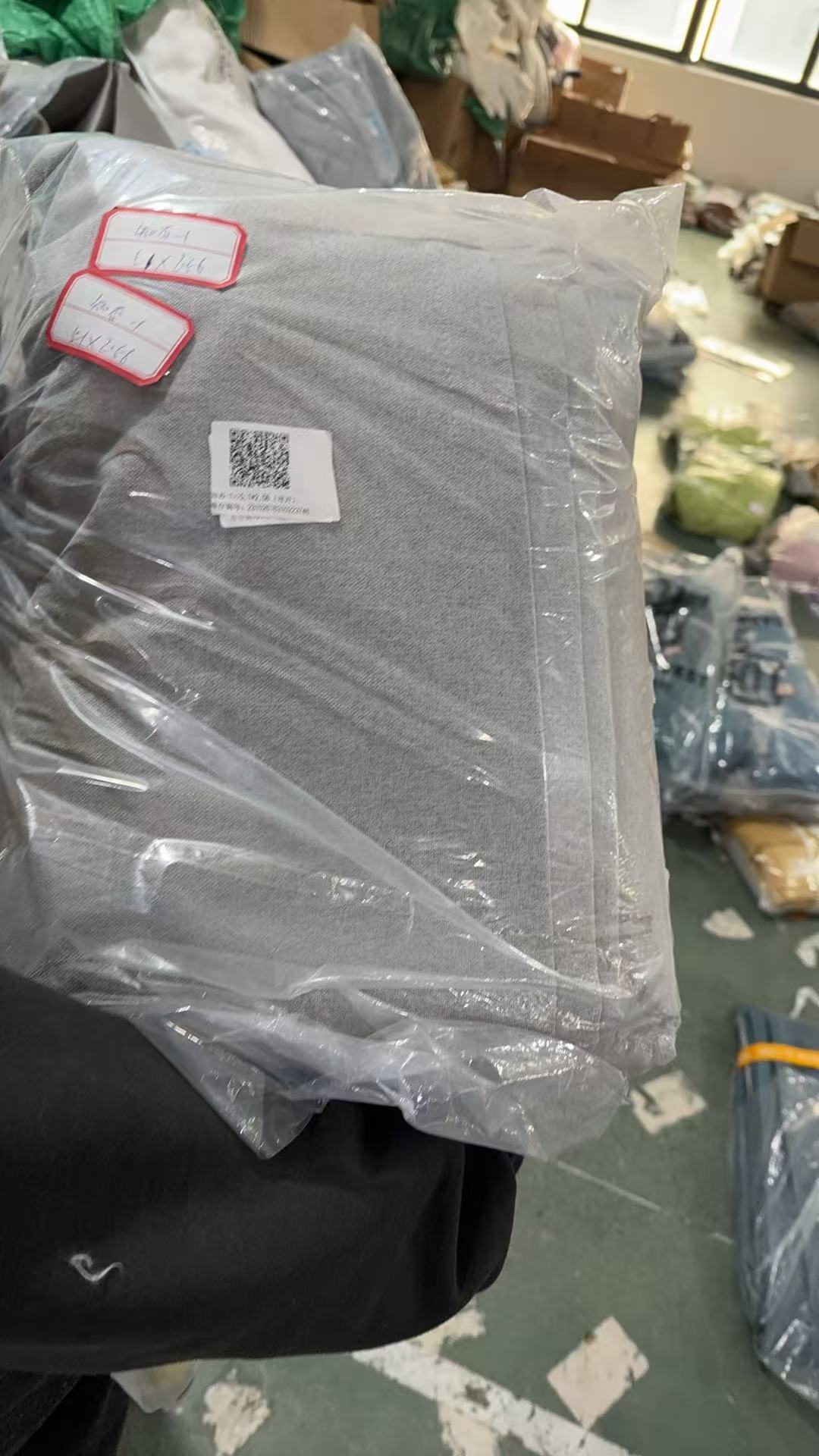 F4浅灰色系挂钩款窗帘 单片约510*256发一片