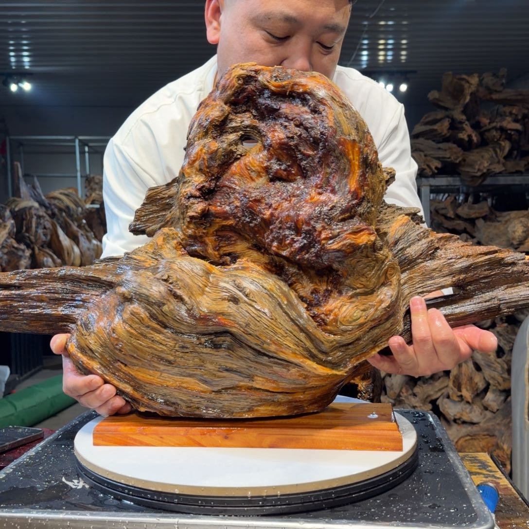 三***哥木王一刀琥珀木摆件37