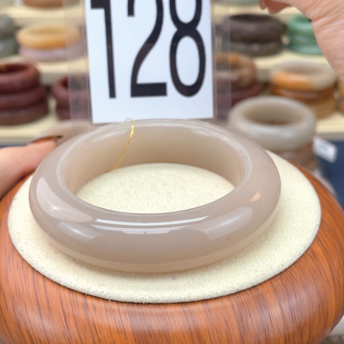 【闪购商品】石英质玉手镯未镶嵌