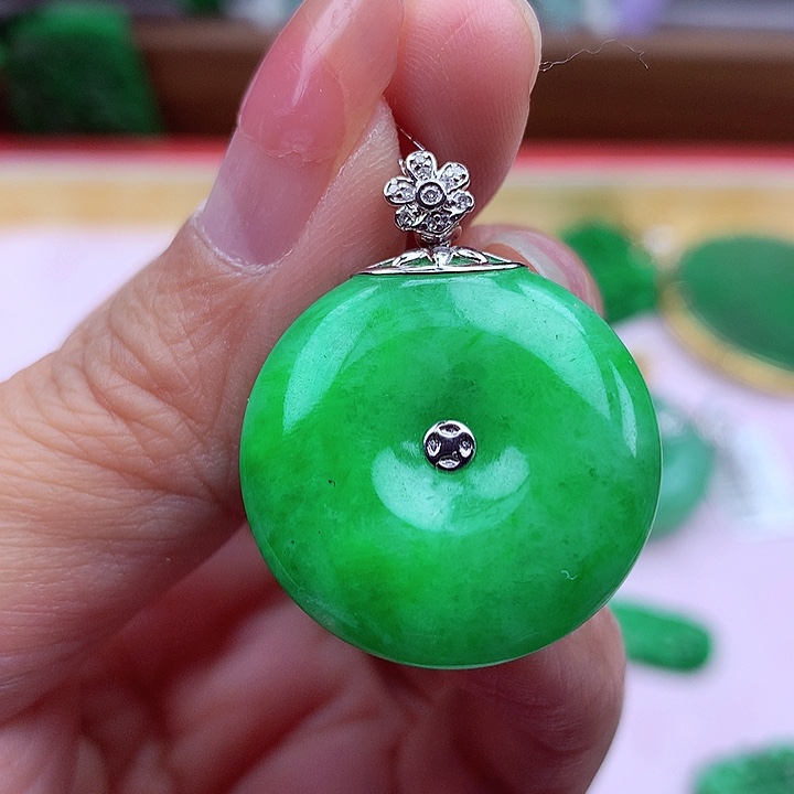 翡翠颈饰18K金镶嵌翡翠