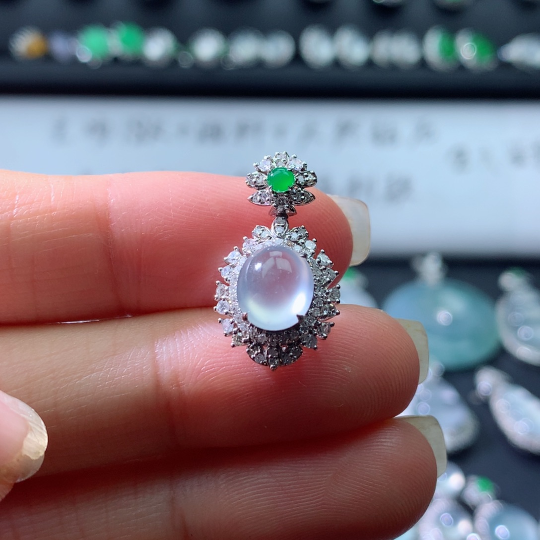 颈饰18K金镶嵌翡翠