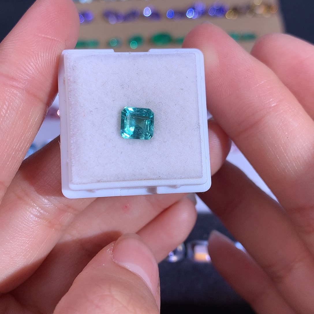 祖母绿裸石未镶嵌