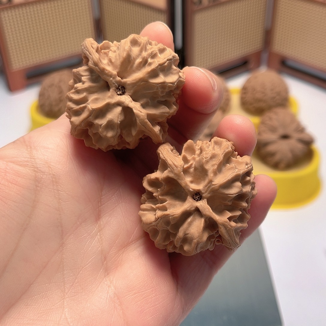 桃核把件40原桩苹果园（尖磕）