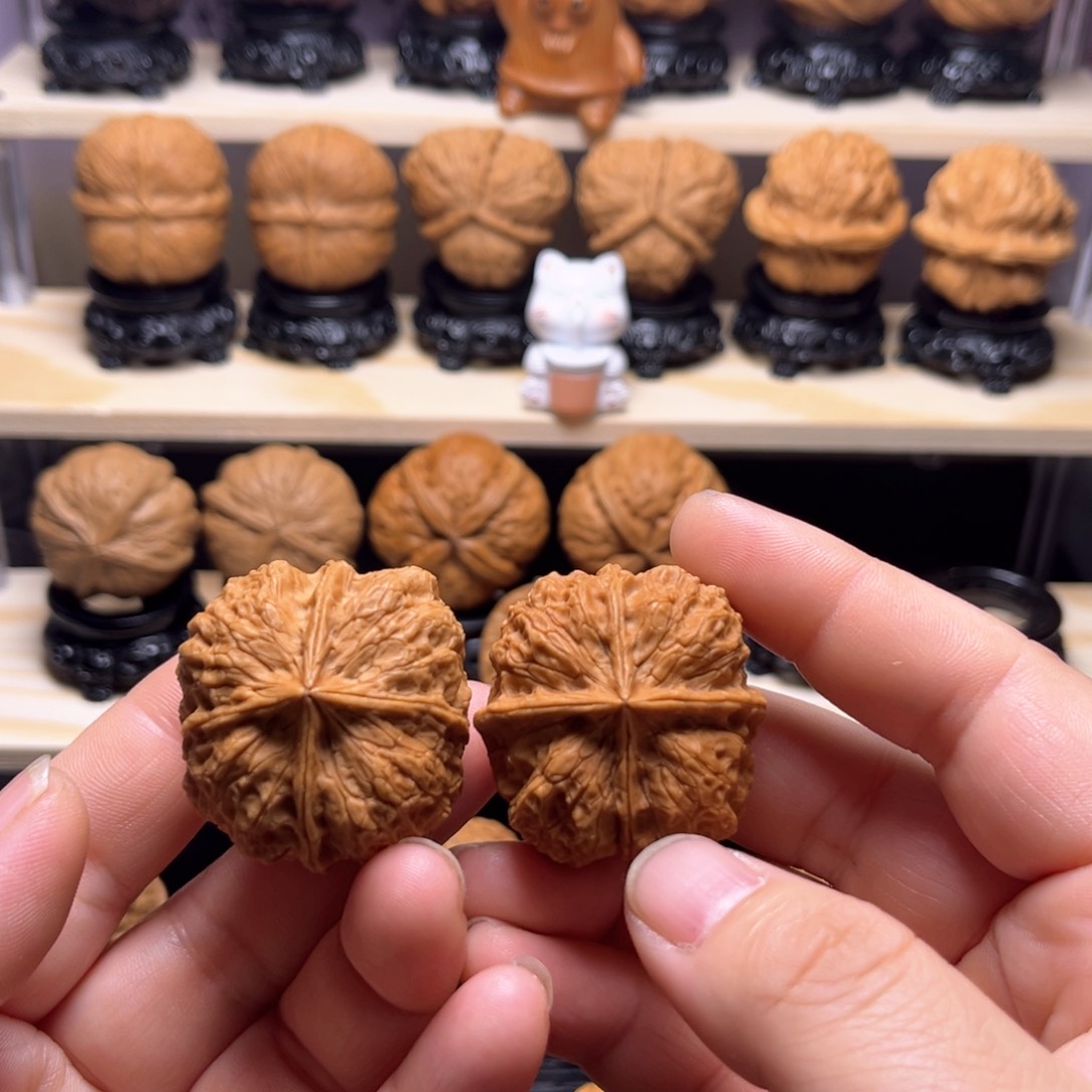 文玩核桃吊坠9w金蟒四棱38尺