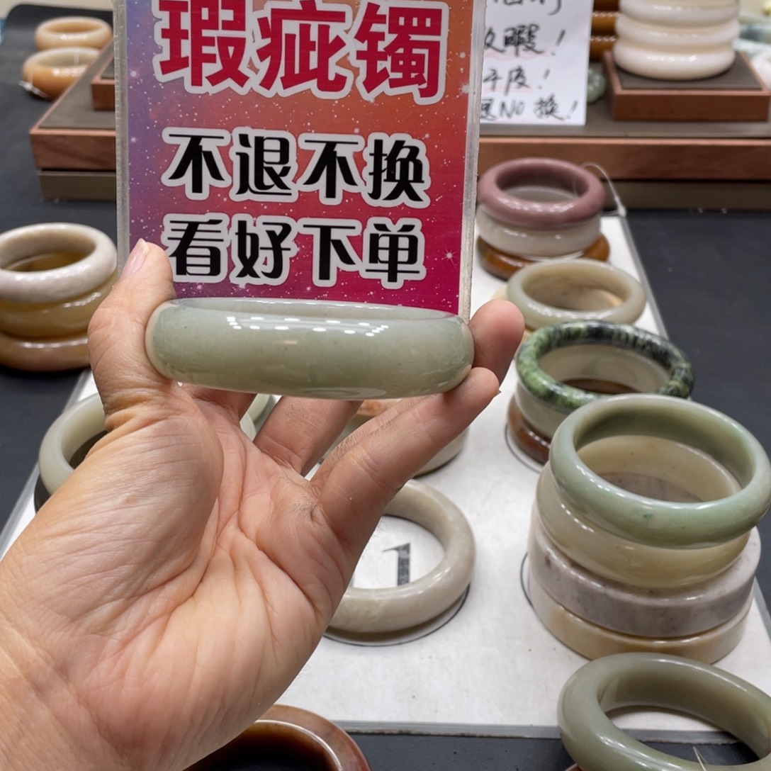 5***G未镶嵌手镯石英质玉