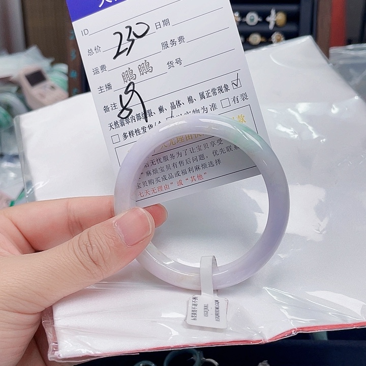 翡翠手镯未镶嵌翡翠