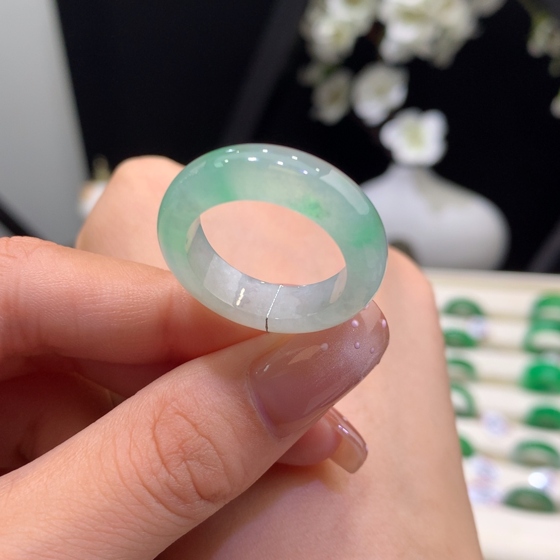 翡翠未镶嵌戒指翡翠
