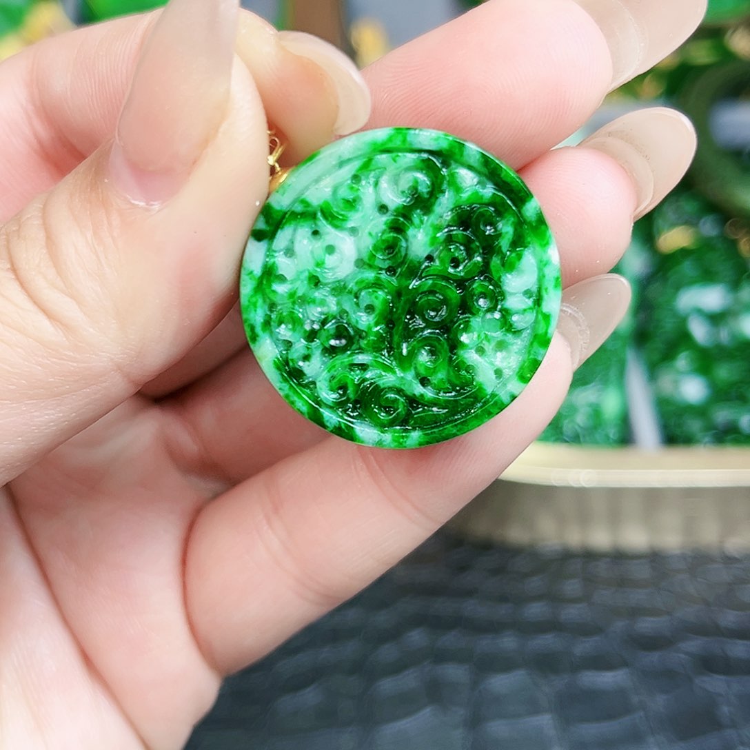 翡翠颈饰18K金镶嵌吊坠