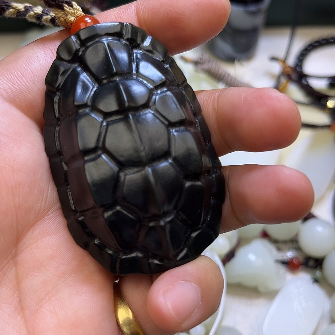 和田玉手链未镶嵌曾**上