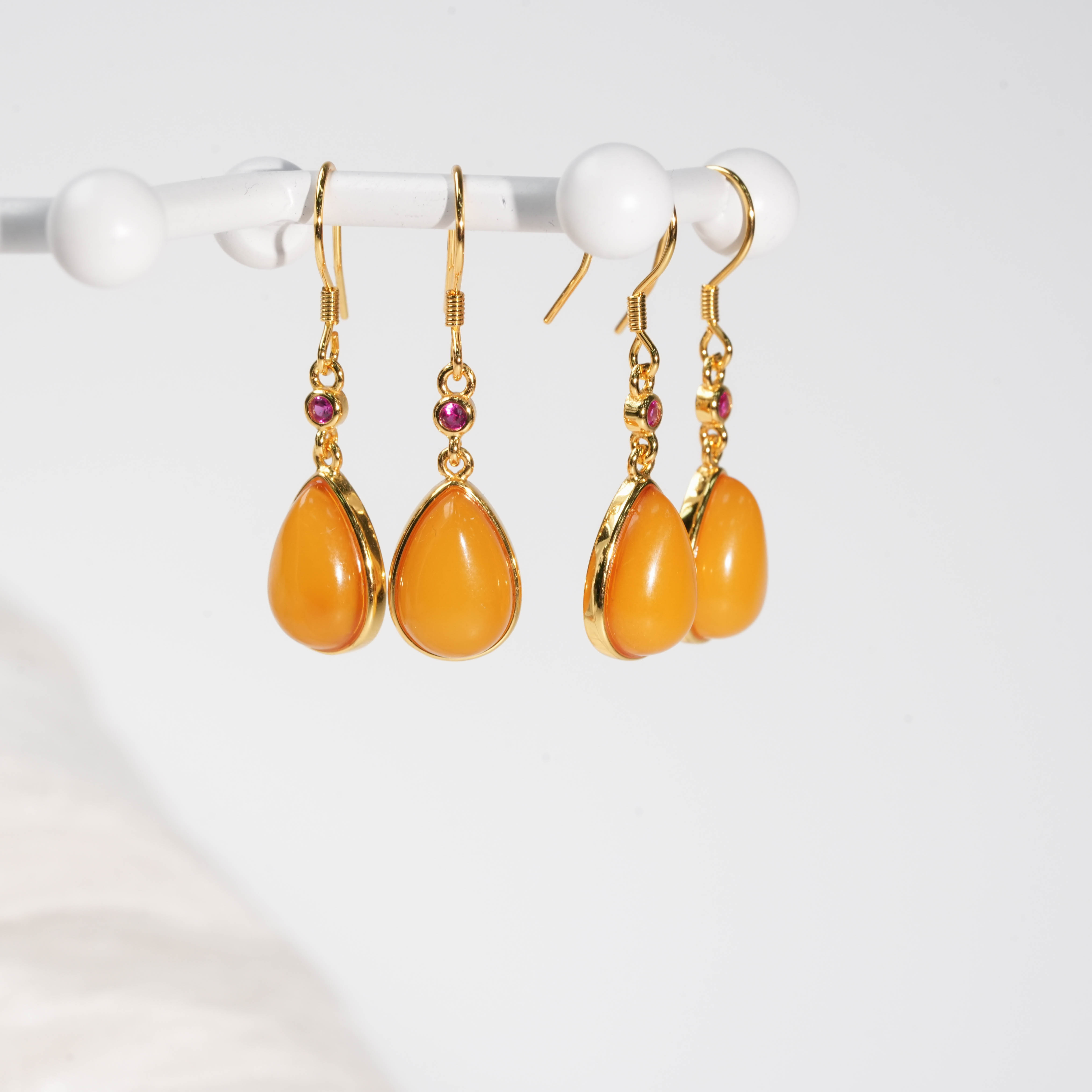 【星浩好物】s925银蜜蜡耳钩QT03H678【多样性发一件】8*11mm