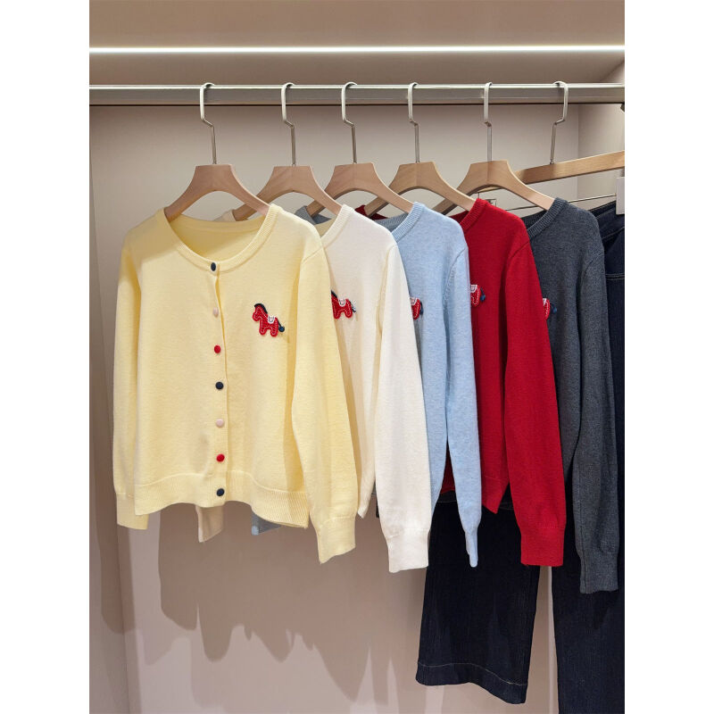 卡通刺绣+彩色包扣设计毛衣针织开衫外套女