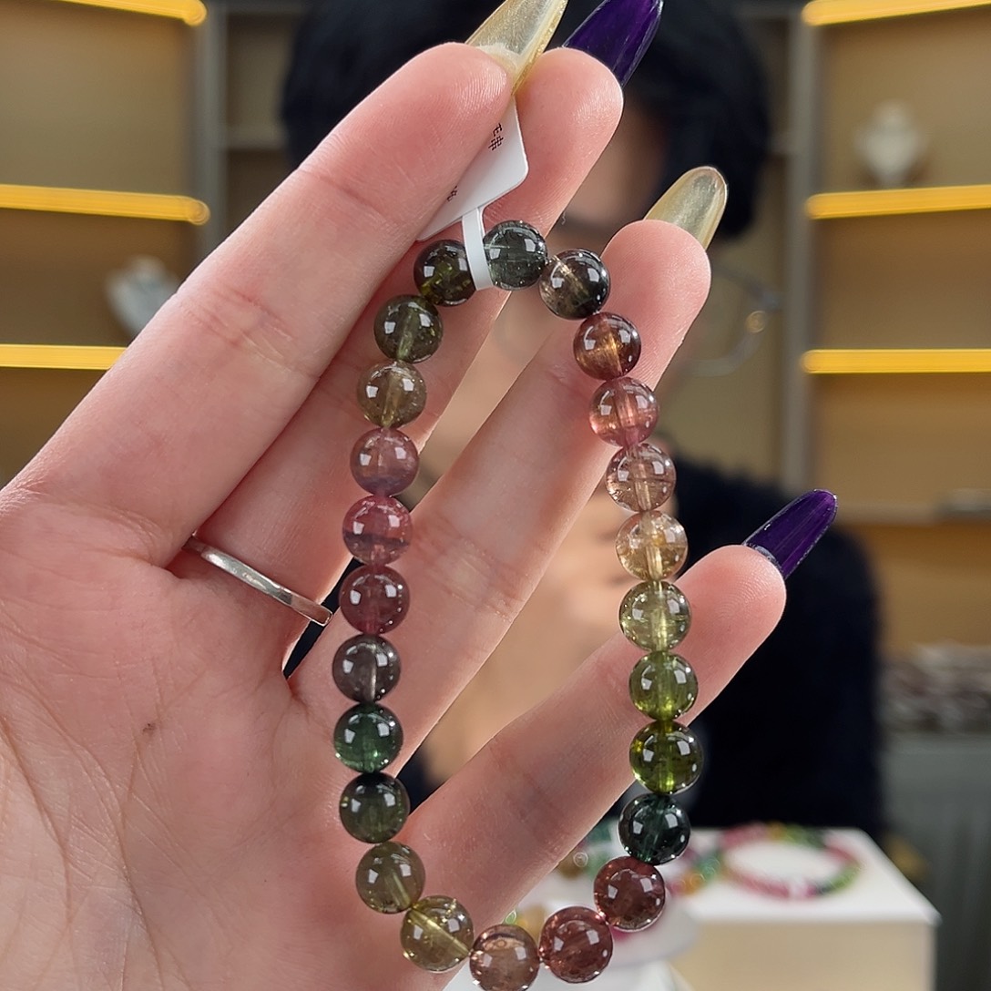 碧玺碧玺7mm。      未镶嵌