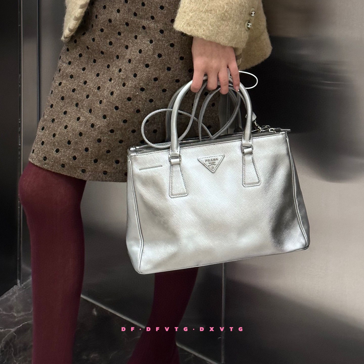 95新 Prada/普拉达 prada 银色杀手斜挎包K