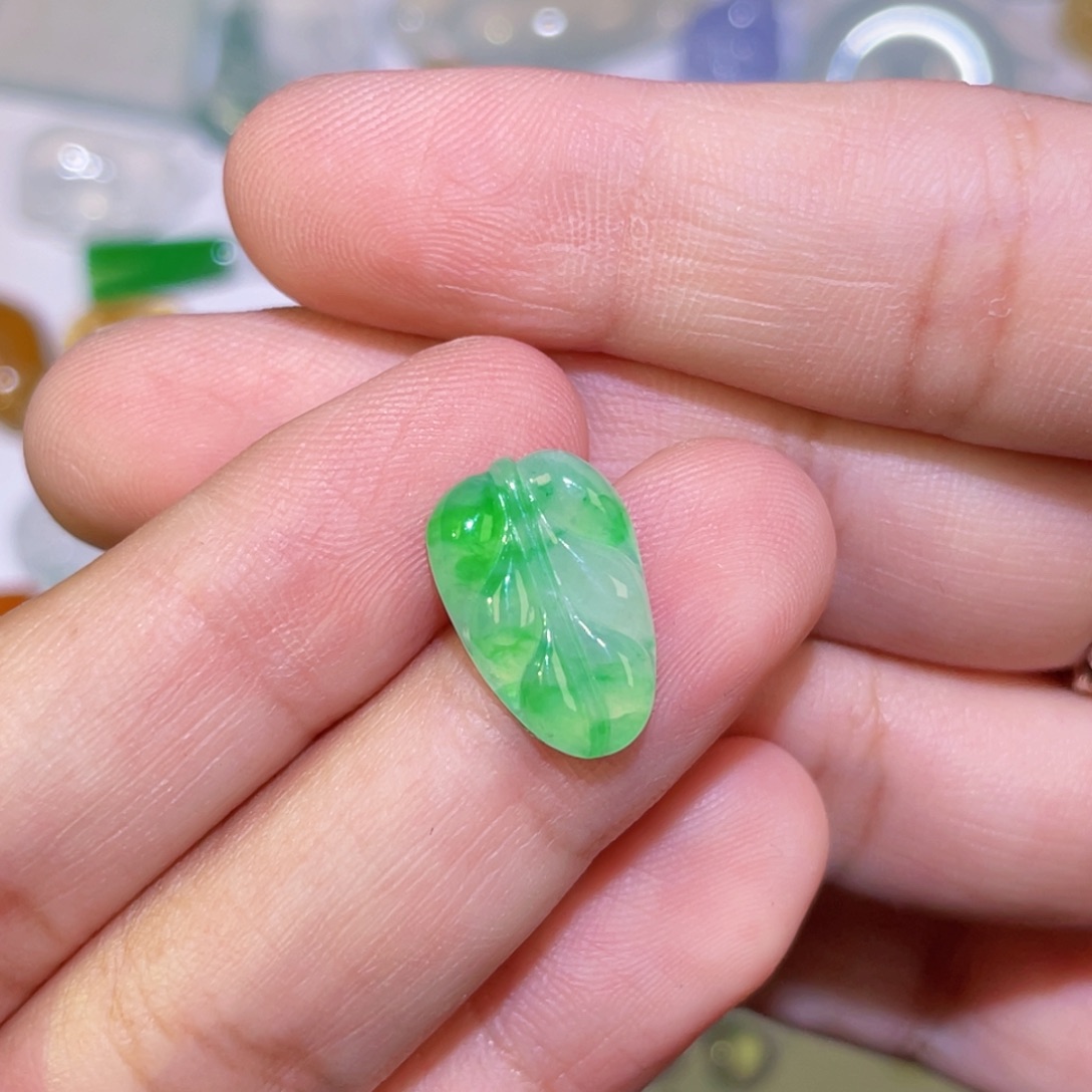 翡翠未镶嵌颈饰裸石