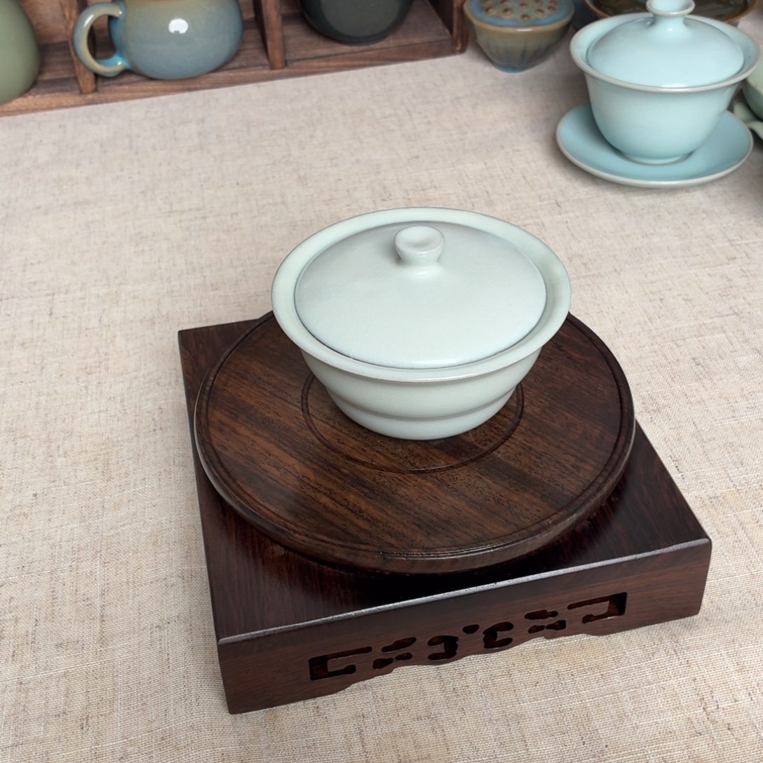 陶摆件玉珠白微瑕盖碗