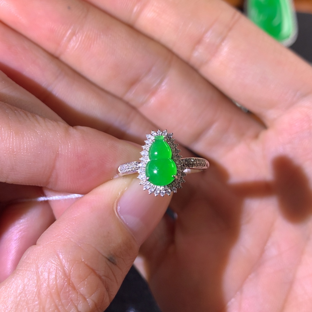 翡翠18K金镶嵌戒指翡翠