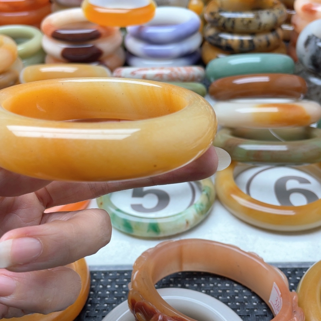 石英质玉手镯未镶嵌甄*