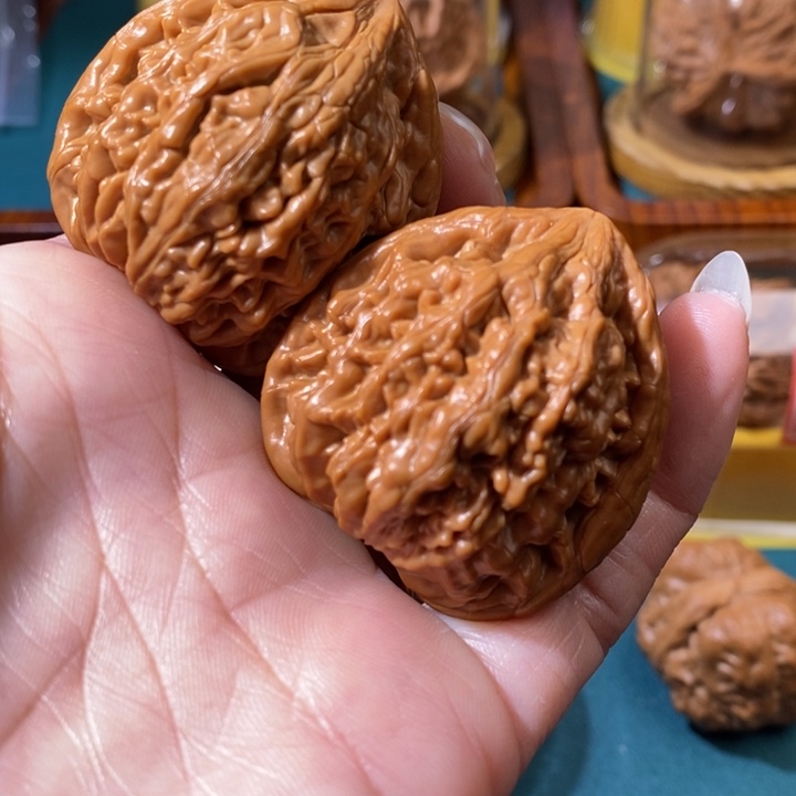 文玩核桃吊坠虎头王