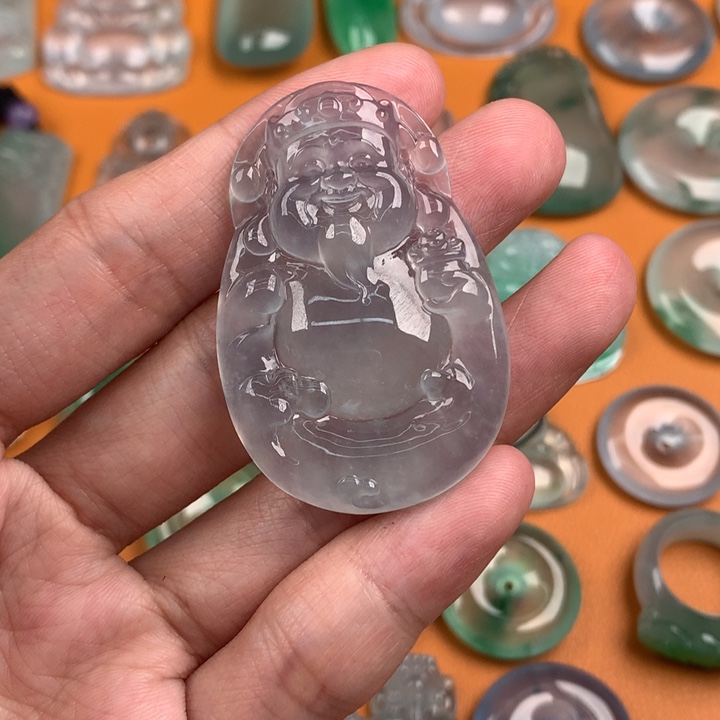 翡翠挂件未镶嵌……