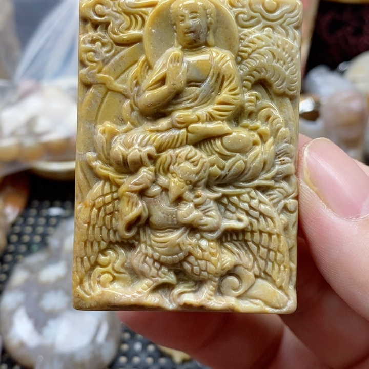 硅化珊瑚（珊瑚玉）颈饰未镶嵌