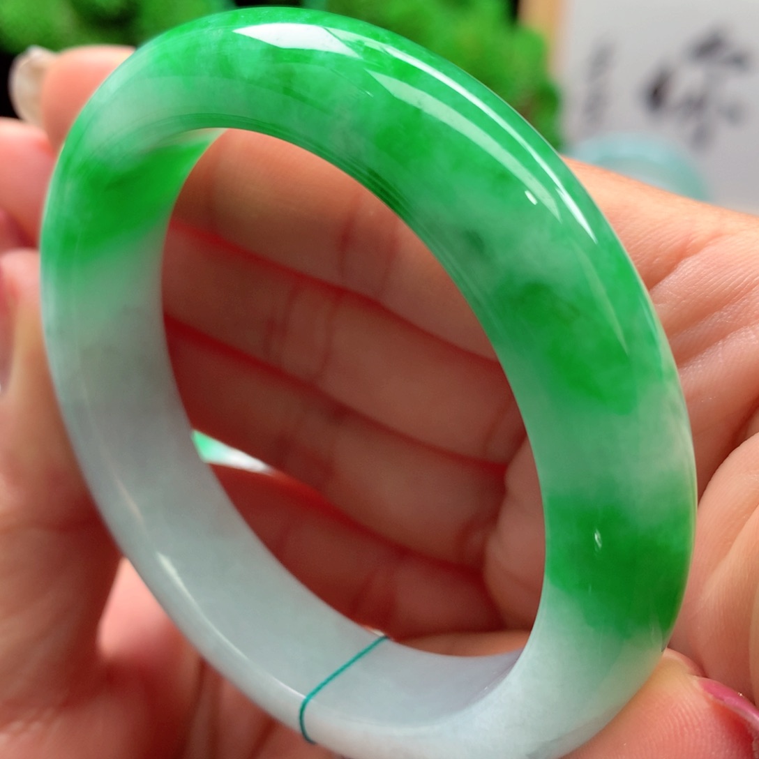 未镶嵌手镯翡翠姚*德付定金2万，未付3.88万