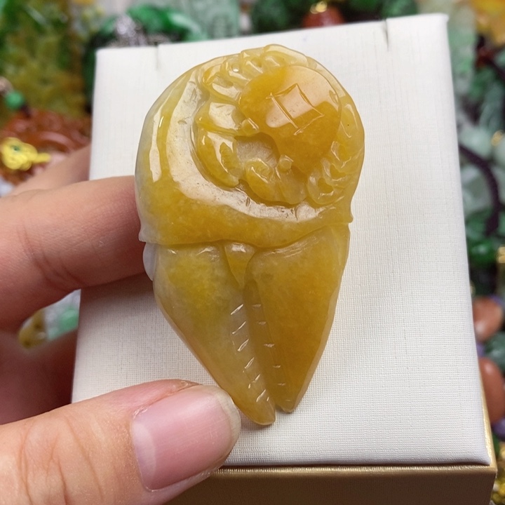 翡翠未镶嵌吊坠(赠链)